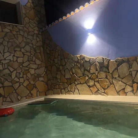 La Casa Del Pueblo Con Piscina Y Barbacoa Holiday home Cordobilla de Lacara