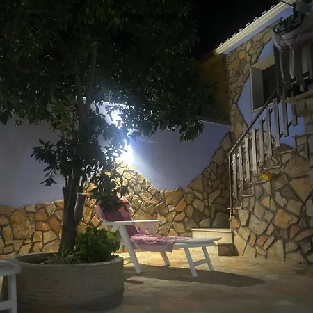 La Casa Del Pueblo Con Piscina Y Barbacoa Holiday home Cordobilla de Lacara