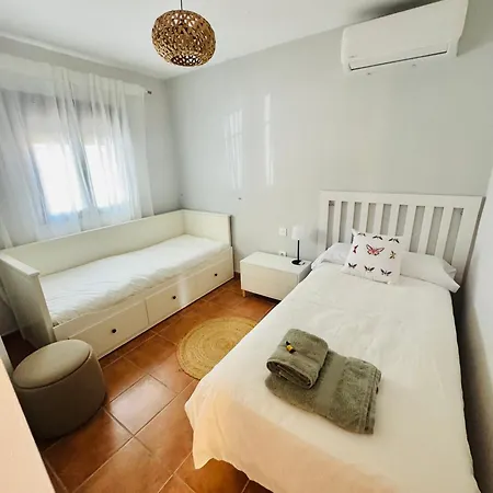 La Casa Del Pueblo Con Piscina Y Barbacoa Holiday home Cordobilla de Lacara
